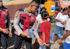 Polri-untuk-Masyarakat:-Polda-NTT-Distribusikan-Air-Bersih-ke-Posko-Pengungsian-Erupsi-Gunung-Lewotobi