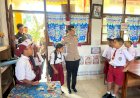 Penuh-Kehangatan-dan-Jiwa-Keibuan,-Kapolres-TTU-Berbagi-Cerita-dan-Tawa-Bersama-Siswa-SDK-Leob
