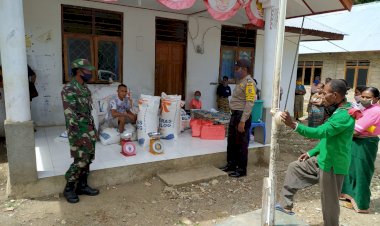 Bhabinkamtibmas-Usapinonot-Bersama-Bhabinsa-lakukan-Pengawasan-Penyaluran-Sembako