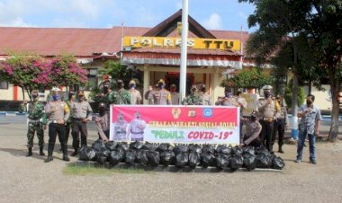 Lakukan-Aksi-Sosial,-Polres-TTU-Salurkan-Paket-Sembako-kepada-Warga-Terdampak-Covid-19