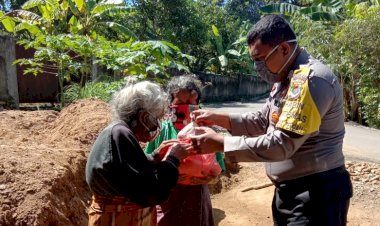 Insiatif-Brigpol-Rimson-berikan-bantuan-sembako-ditengah-pandemi-Covid-19