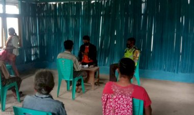 Bahbinkamtibmas-Desa-Oetulu-melaksanakan-pengawasan-langsung-dana-BTS.