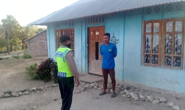 Bhabinkamtibmas-Door-To-Door-ke-Desa-Binaannya