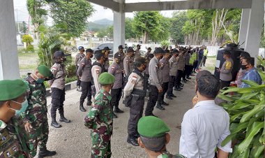 Personil-Gabungan-TNI-POLRI-Amankan-Penetapan-Bupati-dan-Wakil-Bupati-Terpilih-Kabupaten-TTU-TAHUN-2020