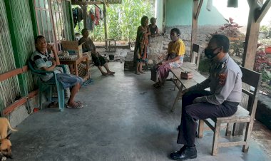 Bripka-Petrus-Pikan-sambangi-warga-Desa-Kuanek