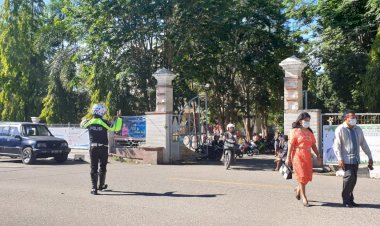 Protokes-Wajib-Dipatuhi-Umat;--Misa-Tahun-Baru-di-Kefamenanu-diawasi-Polisi