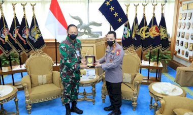 Kapolri-Harapkan--Sinergitas-Dari-Atas-Hingga-Bawah-Tegakan-Displin-Prokes-Masyarakat--saat-kunjungi--KSAU