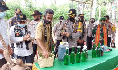 KAPOLRES-TTU-LAUNCHING-DAN-RESMIKAN--KAMPUNG-TANGGUH-PENYULINGAN-MINYAK-KAYU-PUTIH-DI-DESA-TUAMESE