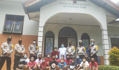 KAPOLRES-TTU-BERSAMA-JAJARAN-GELAR-KEGIATAN-BHAKTI-SOSIAL-DI-GEREJA-PETRA-KEFAMENANU-DAN-PANTI-ASUHAN-BUDI-MULYA-SASI
