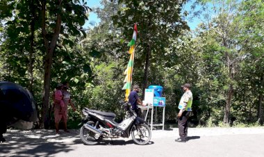 Bhabinkamtibmas-Desa-Banfanu-Gandeng-Aparat-Desa-dan-Masyarakat-Tegakan-Disiplin-Prokes