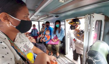 Kapolres-TTU-Dampingi-Bupati-Operasi-Prokes-di-Empat-Titik-Dalam-Kota-Kefamenanu