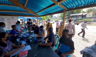 Warga-Antusias-Ikut-Vaksin-di-Polres-TTU