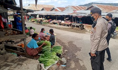 Polres-TTU-Geledah-Pasar-Lama-dan-Pasar-Baru,-Aktivitas-Dagang-Batas-Pukul-20.00-wita