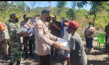 Polres-TTU-Gandeng-Kodim-Bantu-500-Kg-Beras-Kepada-Masyarakat-Terdampak-Covid-19