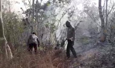 Marak-Sistem-Tebas-Bakar,-Polsek-Miotim-Turun-Padamkan-Api-dan-Beri-Edukasi