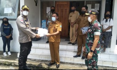Kapolres-dan-Dandim-Serahkan-Masker-ke-BKDPSDM-TTU