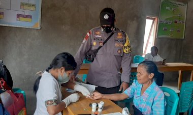 Patroli-Dialogis,-Bhabinkamtibmas-Letneo-Kawal-Pemeriksaan-Para-Lansia