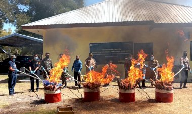 Polsek-Insana-Utara-Ikut-Musnahkan--Media-Pembawa-HPKH-dan-OPTK