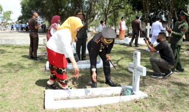 HUT-Proklamasi-RI,-Kapolres-TTU-dan-Bupati-Ziarah-ke-TMP-Cendana-Loka