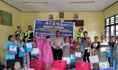 Sat-Lantas-dan-Bhayangkari-Cabang-TTU-Beri-PMT-Untuk-Ibu-Hamil