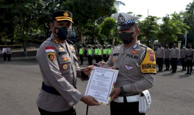 Beri-Penghargaan-Bagi--Anggota-Berprestasi,-Kapolres-TTU-:-Wujud-Kepemimpinan-yang-Melayani