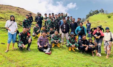 Gerakan-Balas-Cinta-Untuk-Alam-ala-TNI-Polri-di-Bukit-Bijaelsunan,-Perbatasan-RI---RDTL