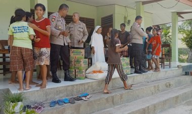 Maknai-Paskah,-Anggota-Polres-TTU-Beragama-Katolik-Bantu-Anak-Panti-Asuhan