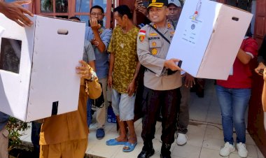 Kapolres-TTU-Hadiri-Proses-Pendistribusian-Logistik-Pilkades