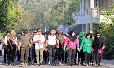 Olahraga-Bersama-Berjalan-Meriah,-Kapolres-TTU-:--Kita-Berbahagia-di-Hari-Bhayangkara-ke-77
