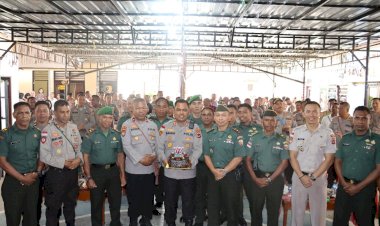 Masih-Dalam-Suasana-Hari-Bhayangkara-ke-77,-Kodim-TTU-Beri-Kejutan-ke-Polres-TTU