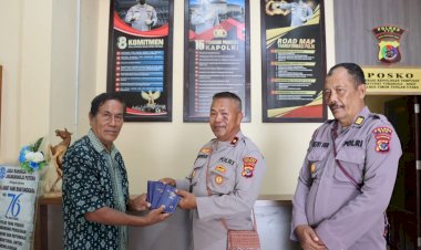 Yayasan-Gideon-Internasional-Salurkan-300-Alkitab-Untuk-Polres-TTU