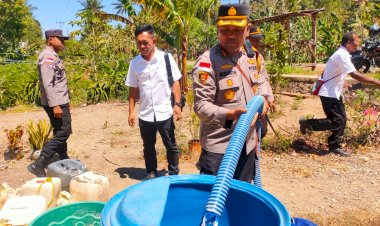 Sentuhan-Kasih-Kapolres-TTU-Kepada-Masyarakat-Berupa-Air-Bersih-di-Musim-Kemarau-Panjang