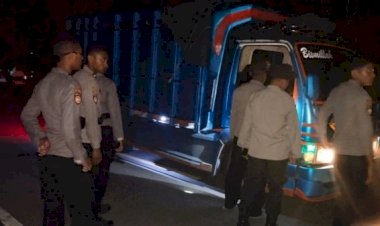 Personel-gabungan-Polda-NTT-Lakukan-Patroli-dan-Evakuasi-warga,-disaat-Gunung-Lewotobi-Naik-Status-Awas!!!