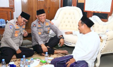 Minta-Masyarakat-Terus-Jaga-Kerukunan,-Gus-Baha-Apresiasi-Polri-Wujudkan-Pemilu-Aman-dan-Damai.