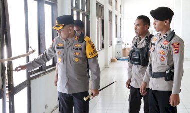 Jelang-Rapat-Pleno-Tingkat-Kabupaten,-Kapolres-TTU-Cek-Situasi-dan-Kondisi-Gudang-Logistik
