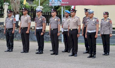 17-Anggota-Bintara-Naik-Pangkat,-Kapolres-TTU-:-Tingkatkan-Semangat-Pelayanan-kepada-Masyarakat