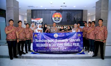 Jelang-HUT-Humas-Polri,-Irjen-Pol-Sandi-Berangkatkan-Anggotanya-Umroh