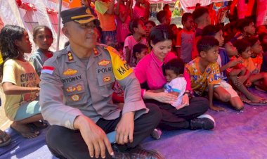 Kapolres-Flotim-Bersama-Bhayangkari-Hadirkan-Keceriaan-bagi-Anak-Korban-Erupsi-Lewotobi