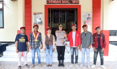 PMKRI-Cabang-Kefamenanu-Gelar-Orasi-Depan-Makopolres-TTU,-AKBP-Eliana-Buka-Ruang-Dialog