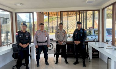 Jamin-Keamanan-Perbatasan:-Personel-Polsubsektor-Bikomi-Utara-dan-Brimob-Pamtas-Kuatkan-Sinergi-di-PLBN-Napan