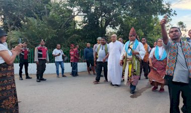 Polres-TTU-Kawal-Penjemputan-Pater-Dr.-Maximus-A.-M.-Balan-Jelang-Misa-Syukur-25-Tahun-Imamat