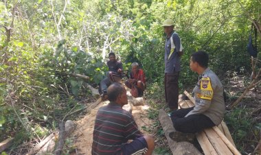 Edukasi-Lingkungan,-Bhabinkamtibmas-Oelami-Dorong-Warga-Lestarikan-Alam