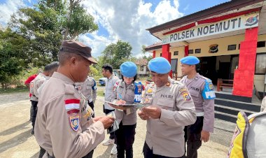 Cek-Kesiapan-Tugas,-Propam-Polres-TTU-Awasi-Ketat-Penggunaan-Senpi-di-Polsek-Noemuti