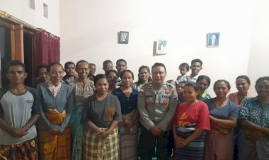 Jumat-Berkat:-Aipda-Dominggus-Samba-Terapkan-Strategi-Kamtibmas-dengan-Penguatan-Iman-di-Desa-Maurisu