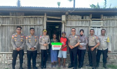 Menembus-Batas-Tugas:-Aipda-Arianto-Sabuin-Kawal-Penyaluran-Bansos-Ibu-Kapolres-bagi-Warga-Fafibola