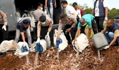 DIREKTORAT-RESERSE-NARKOBA--POLDA-NTT-PULIHKAN-KETERTIBAN-SOSIAL-MELALUI-PENERTIBAN-MINUMAN-BERALKOHOL-ILEGAL