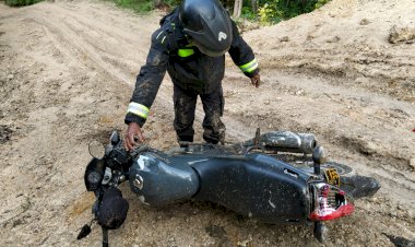 Terjatuh-di-Jalan-Ekstrem,-Tak-Goyahkan-Pengabdian-Bhabinkamtibmas-di-Pelosok-TTU
