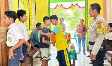 Lewat-Pendekatan-Humanis,-Bhabinkamtibmas-Damaikan-Siswa-yang-Terlibat-Perkelahian