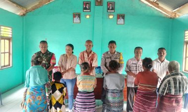 Pengawalan-BLT-DD-di-Teba-Timur,-Bhabinkamtibmas-Pastikan-Penyaluran-Aman-dan-Tepat-Sasaran