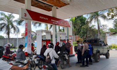 Antisipasi-Penyalahgunaan-BBM-Bersubsidi,-Polres-TTU-Gelar-Patroli-Dialogis-di-Sejumlah-SPBU-Kota-Kefamenanu